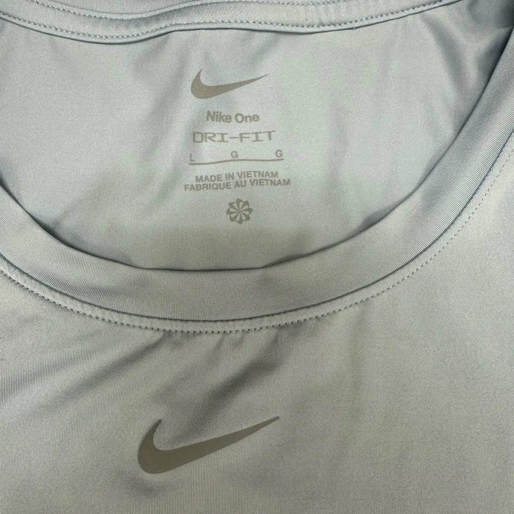 Nike Women's Sky Blue Tank Top Size Large